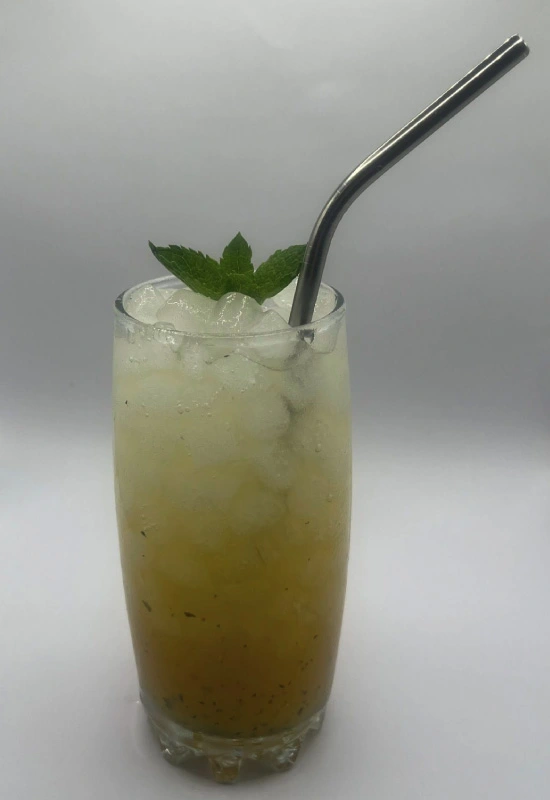 Mojito de Maracuyá Bar Teleclub el Fari Los Balbases